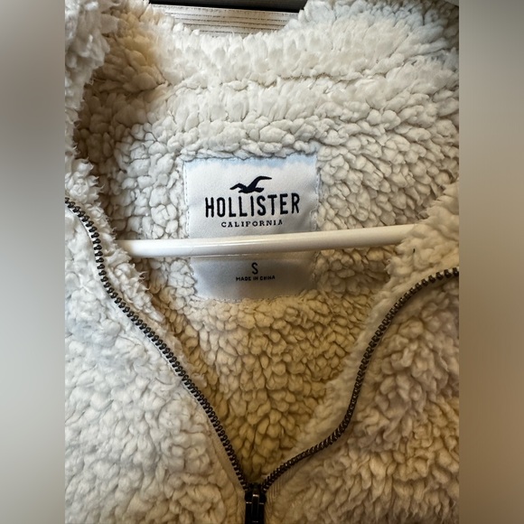 Hollister Cropped Sherpa Sweater - Picture 2 of 3